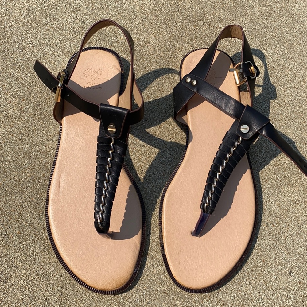 Sandals like new.